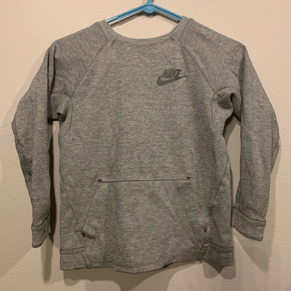 Nike boys sweater small